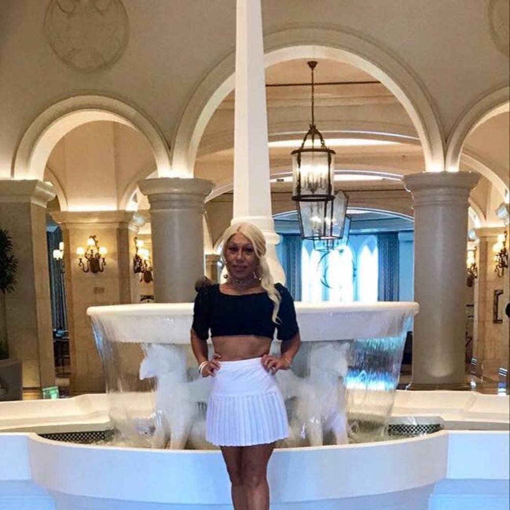 Meet your Posher, Elvia